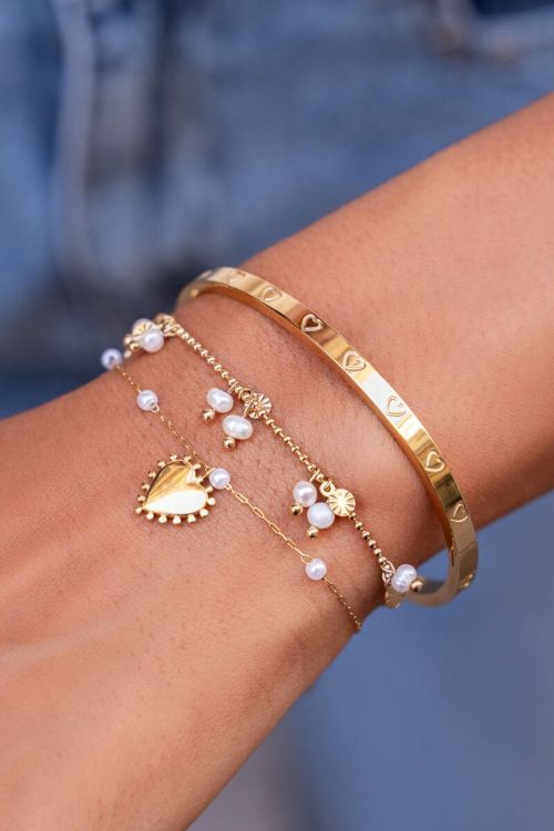 Armband mit Herzanhänger und Kunstperlen