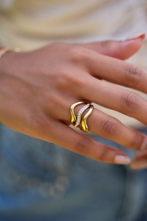 Stylish ring in wavy pattern