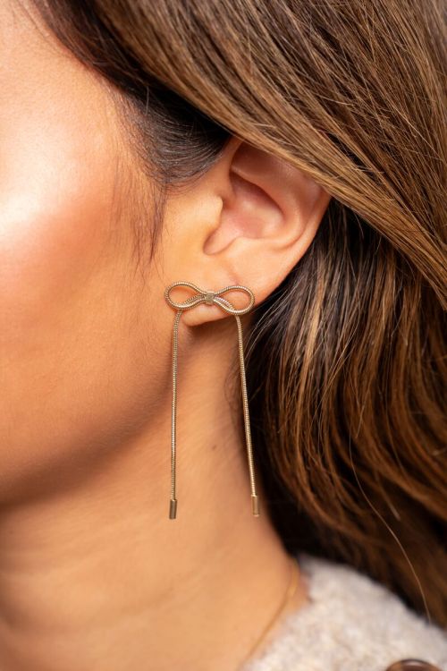 Oorhangers met koordjes en strik