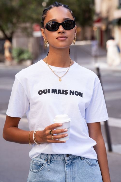 White T-shirt with black ''Oui mais non'' | My Jewellery