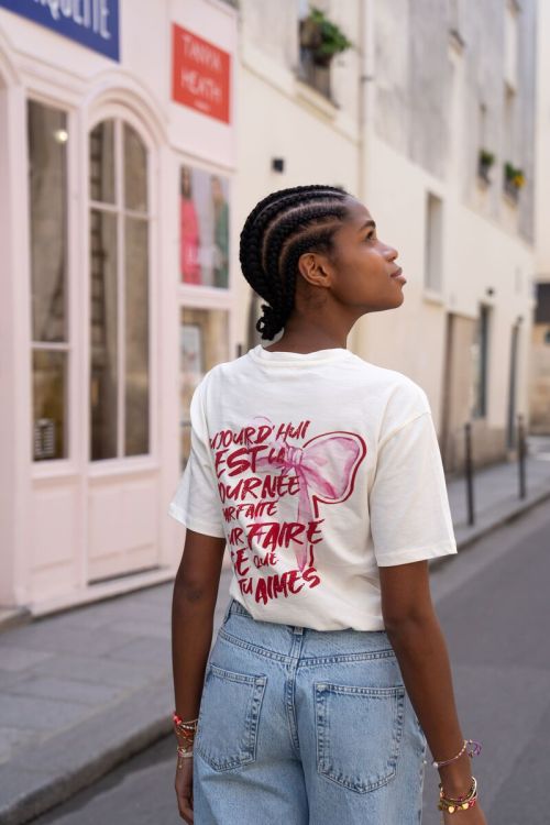Off-white t-shirt with pink bow | My Jewellery