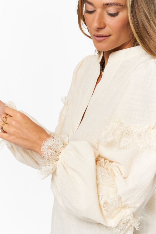 Beige blouse with lace details | My Jewellery
