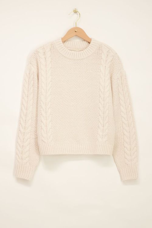 Beige cable knit sweater with texture | My Jewellery