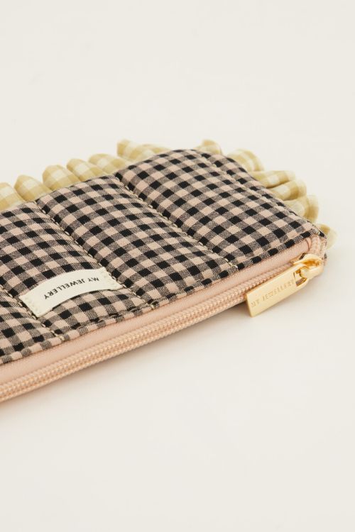 Beige pouch with ruffle and diamond