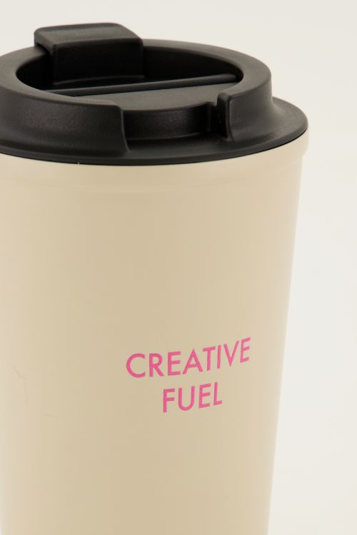 Beigefarbener Kaffeebecher