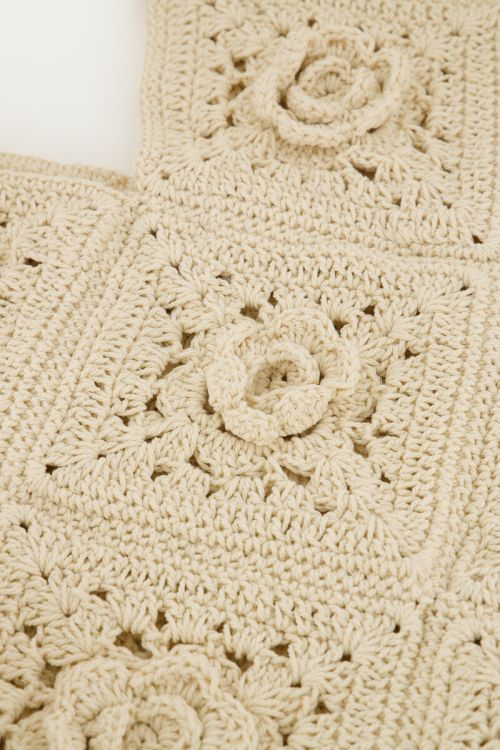 Beige crochet tote bag with floral details | My Jewellery