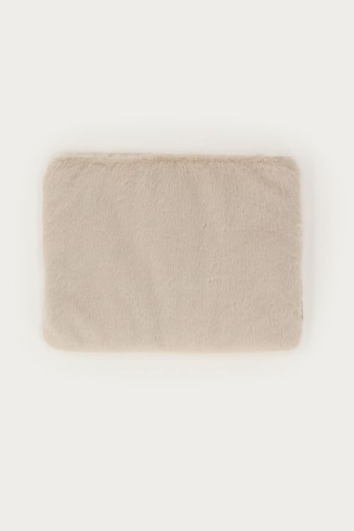 Beige fur look laptop sleeve | My Jewellery
