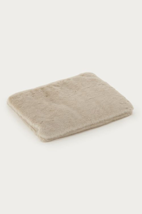 Beige fur look laptop sleeve | My Jewellery