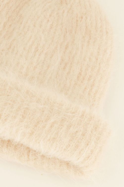 Beige fluffy beanie | My Jewellery