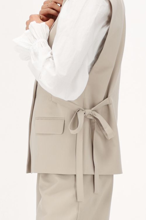 Beige gilet with bows | My Jewellery