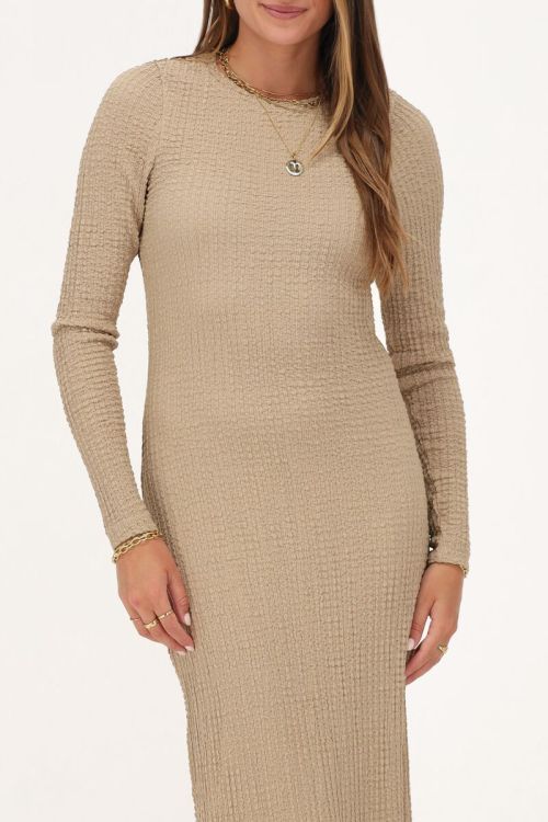 Beige maxi dress with structure & slit | My Jewellery