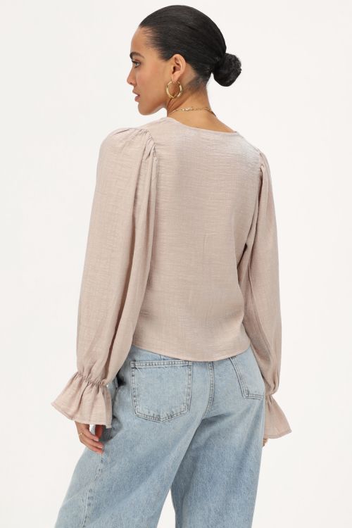Beige shiny top with bows & ruffle sleeves | My Jewellery