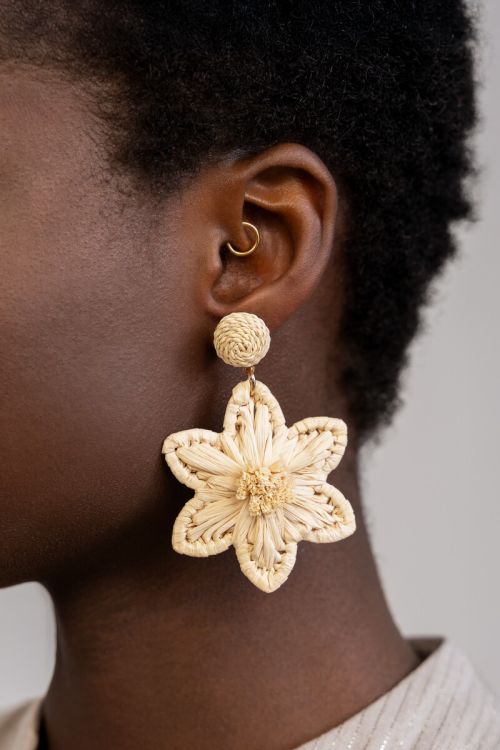 beige statement earrings with raffia flower