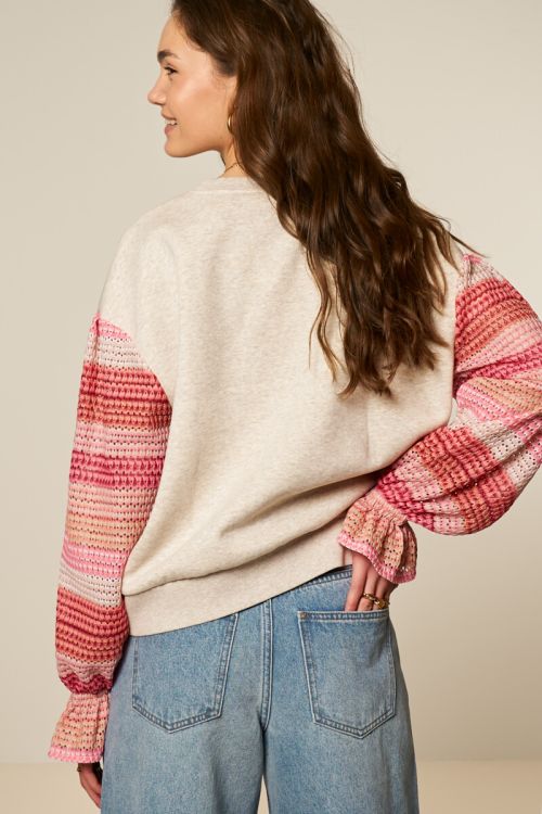 Beige sweater with pink striped sleeves | My Jewellery