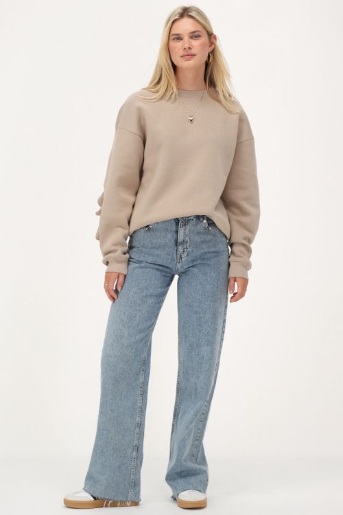 Beige sweater with ruffle and patch | My Jewellery