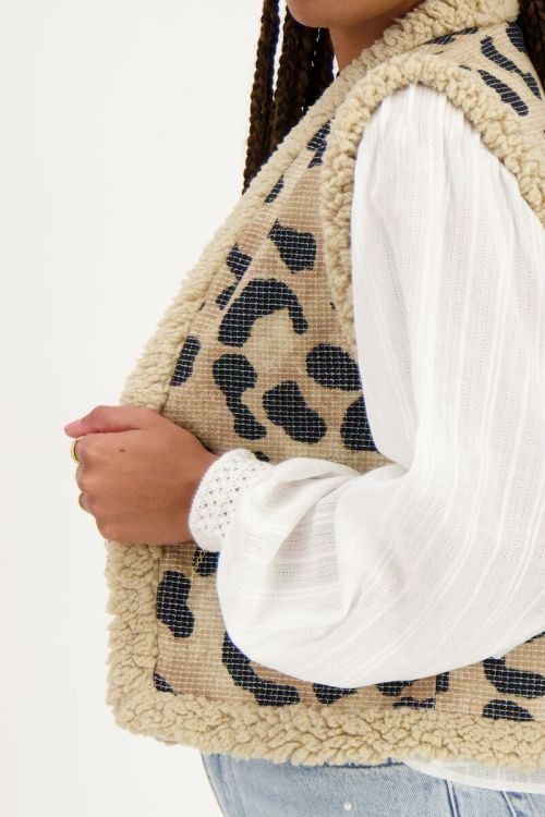 Beigefarbene Teddy-Weste mit Leopardenmuster | My Jewellery