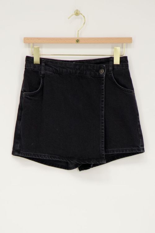 Jupe-short en denim noir avec boutons