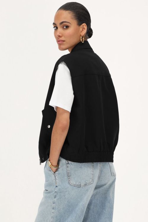 Black gilet with collar and pockets | My Jewellery