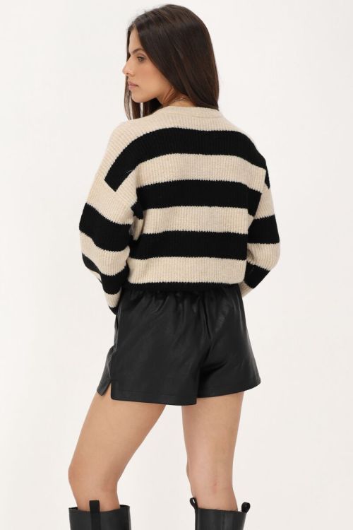 Black leather-look shorts with elastic band | My Jewellery