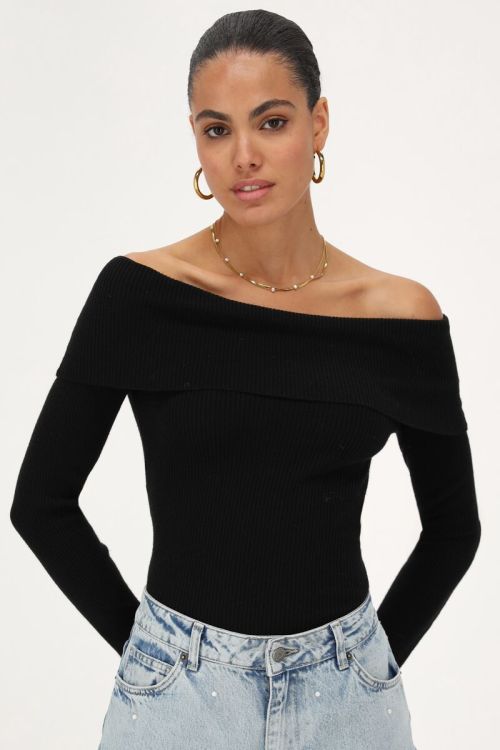Schwarzes Off-Shoulder-Oberteil mit Rippstrick