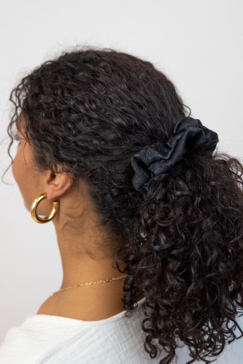 Black scrunchie with jacquard | My Jewellery