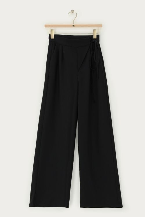 Black trousers with overlap | My Jewellery