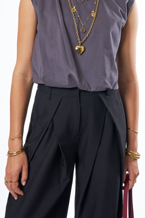 Black trousers with pleats | My Jewellery
