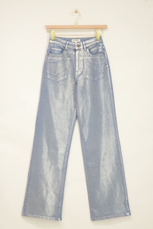 Blaue Jeans mit silberner Beschichtung 