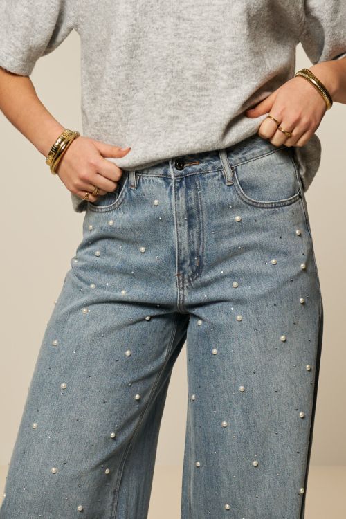 Jean large bleu avec perles fantaisie et strass