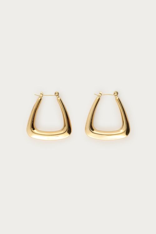 Bold earrings triangle