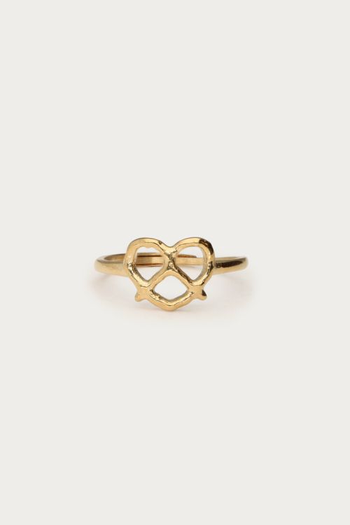 Bold ring pretzel