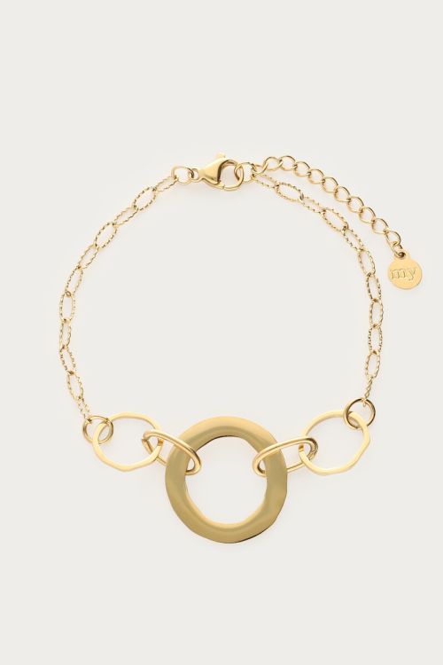 Bold statement bracelet round