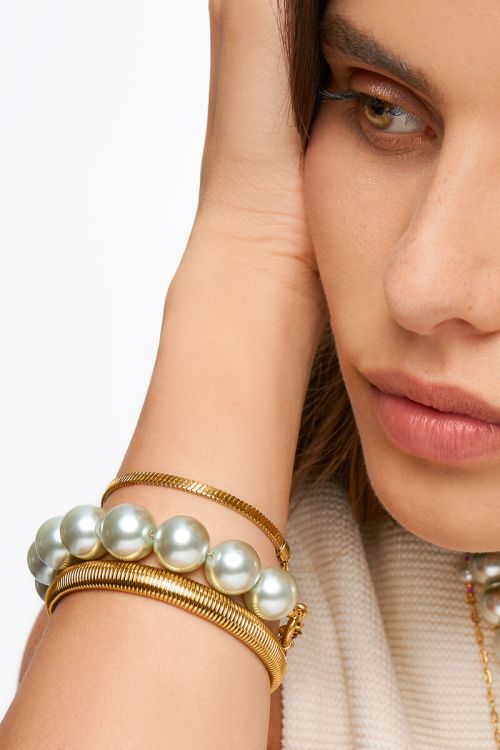 Armband mit hellgrünen Glasperlen