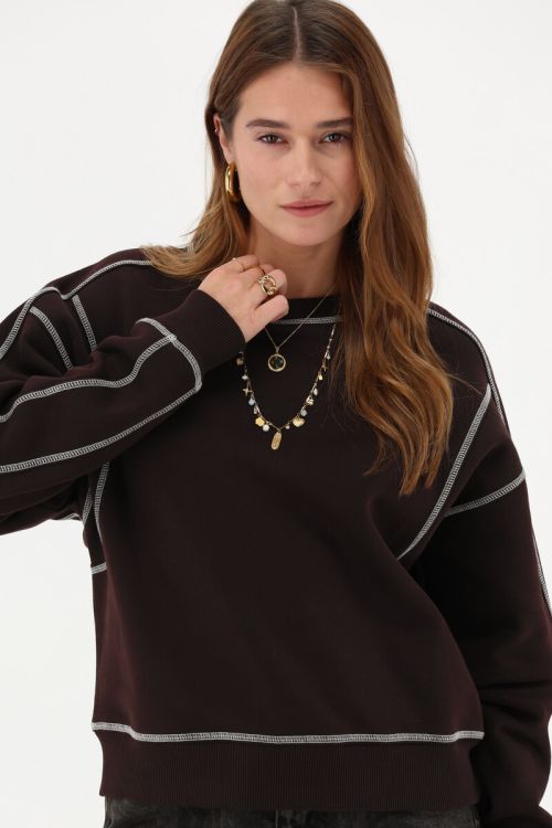 Brown sweater with contrast stitching | My Jewellery