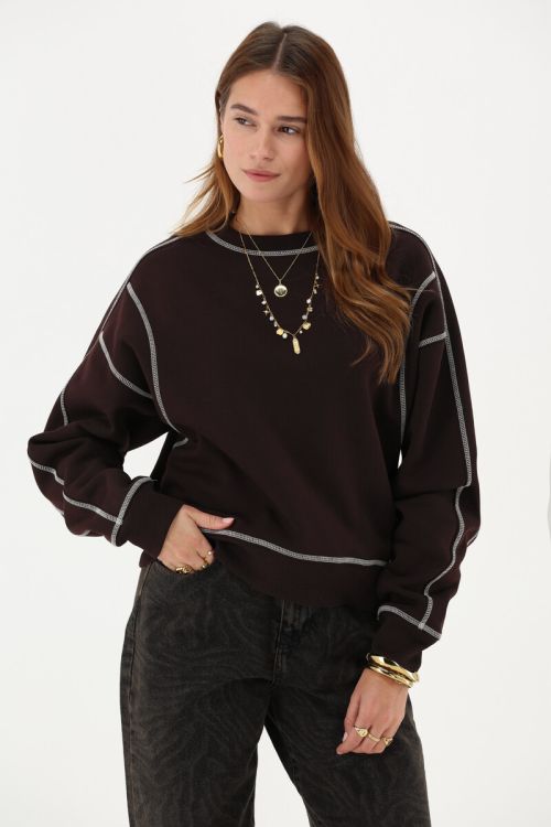 Brown sweater with contrast stitching | My Jewellery