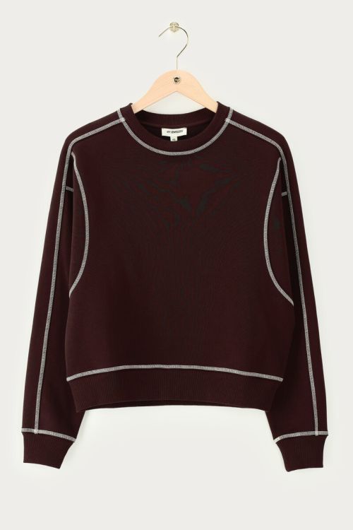 Brown sweater with contrast stitching | My Jewellery
