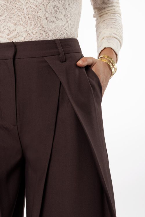 Brown trousers with pleats | My Jewellery