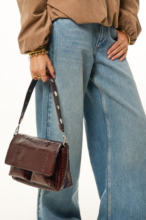 Burgundy crossbody bag with croco print | My Jewellery