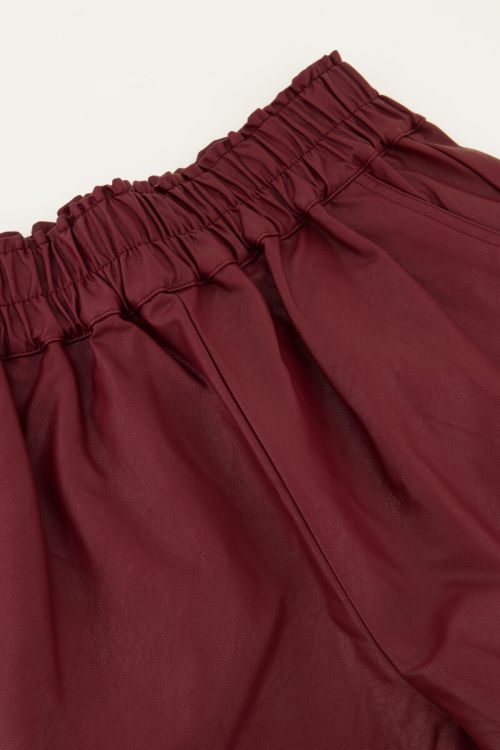 Burgundy leather-look shorts with elastic band | My Jewellery