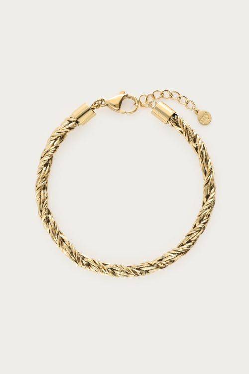 Chunky bracelet with a twist