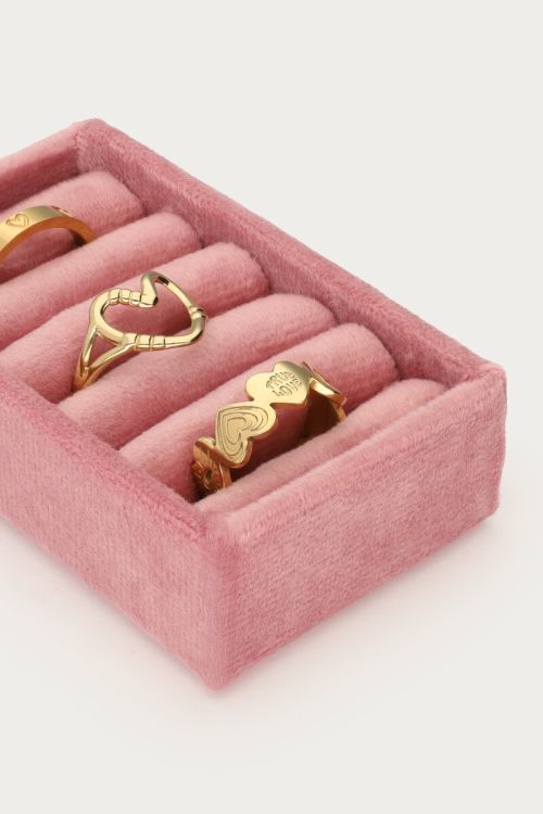 Coral velvet rings display | My Jewellery