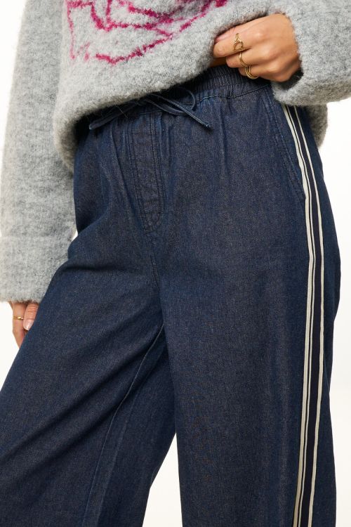 Dark blue denim trousers in sporty look | My Jewellery