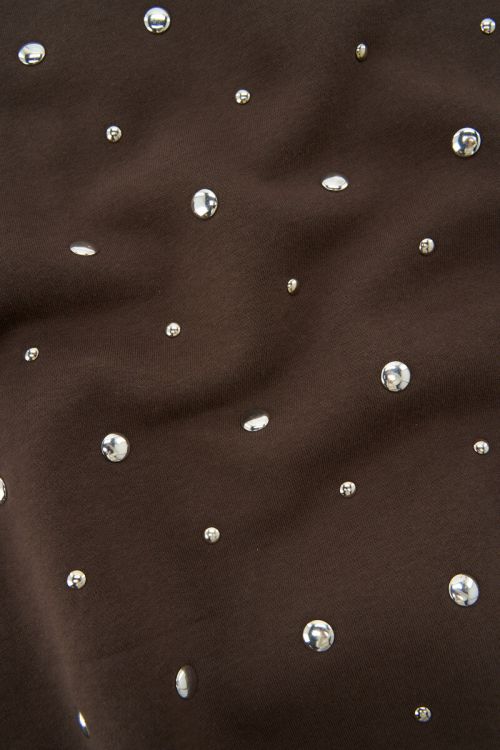 Dark brown sweater with silver-coloured studs | My Jewellery