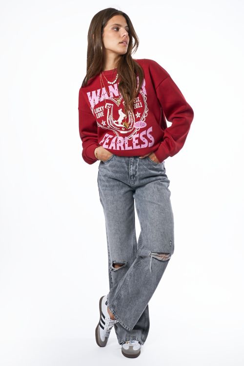 Dark red sweater "Wander Fearless"