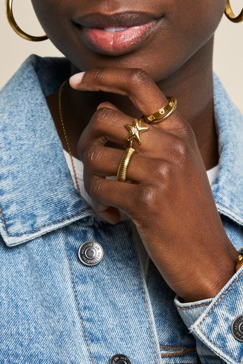 Dubbele ring met gegraveerde hartjes