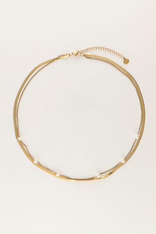 Flat chain necklace with freshwater pearls