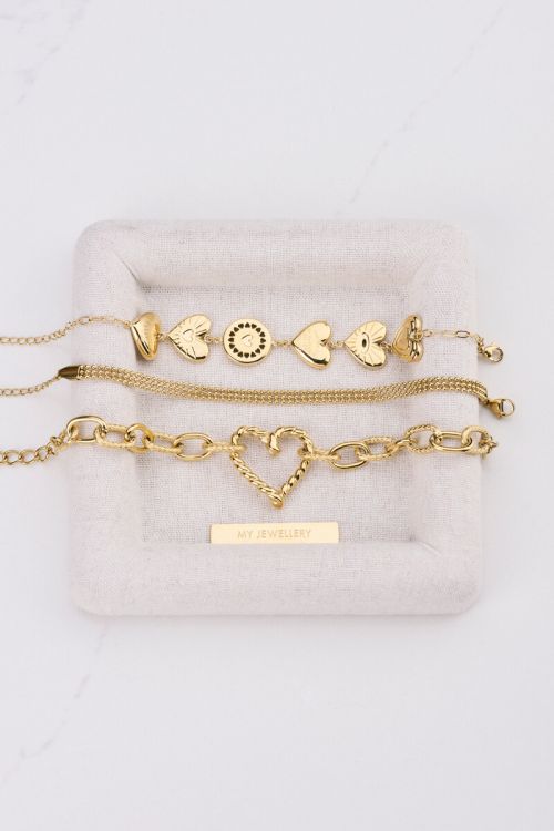 Iconic bracelet with twist and heart