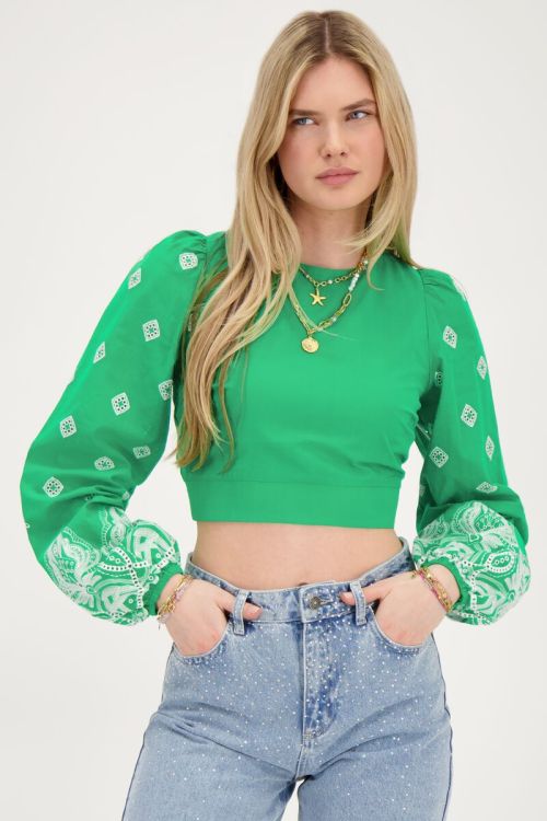 Groene top met gestrikte achterkant en embroidery