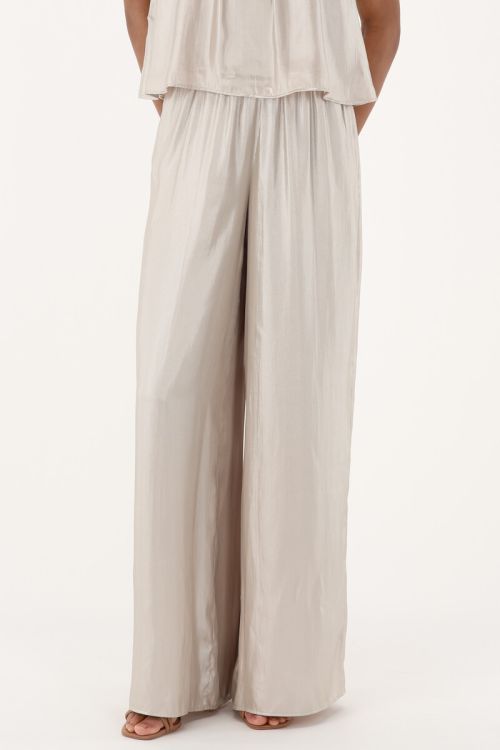 Gold coloured wide leg trousers with satin look | My Jewellery