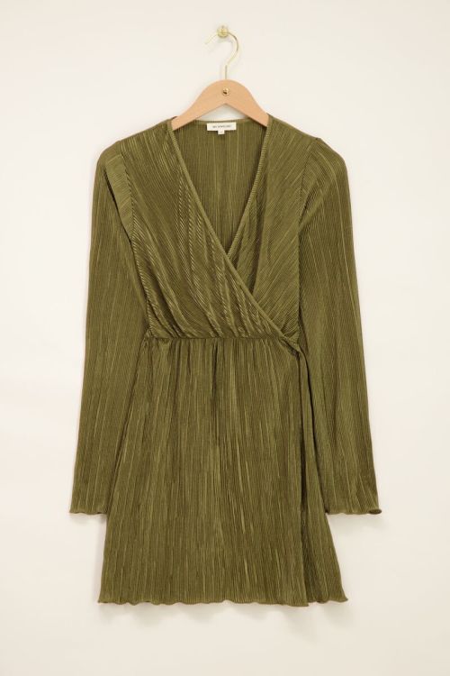 Green dress plissé